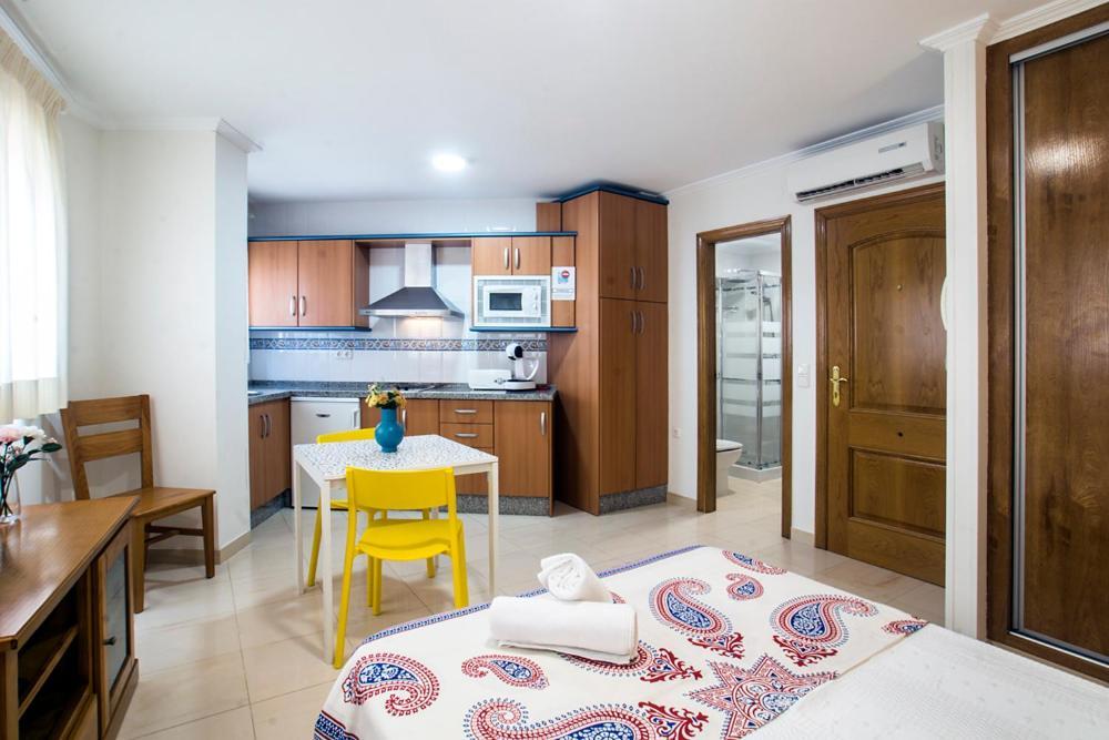 Apartamentos Amat - Only Adult - Playa El Bajondillo Torremolinos Eksteriør bilde