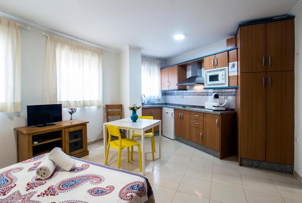 Apartamentos Amat - Only Adult - Playa El Bajondillo Torremolinos Eksteriør bilde