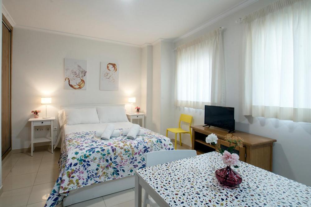 Apartamentos Amat - Only Adult - Playa El Bajondillo Torremolinos Eksteriør bilde