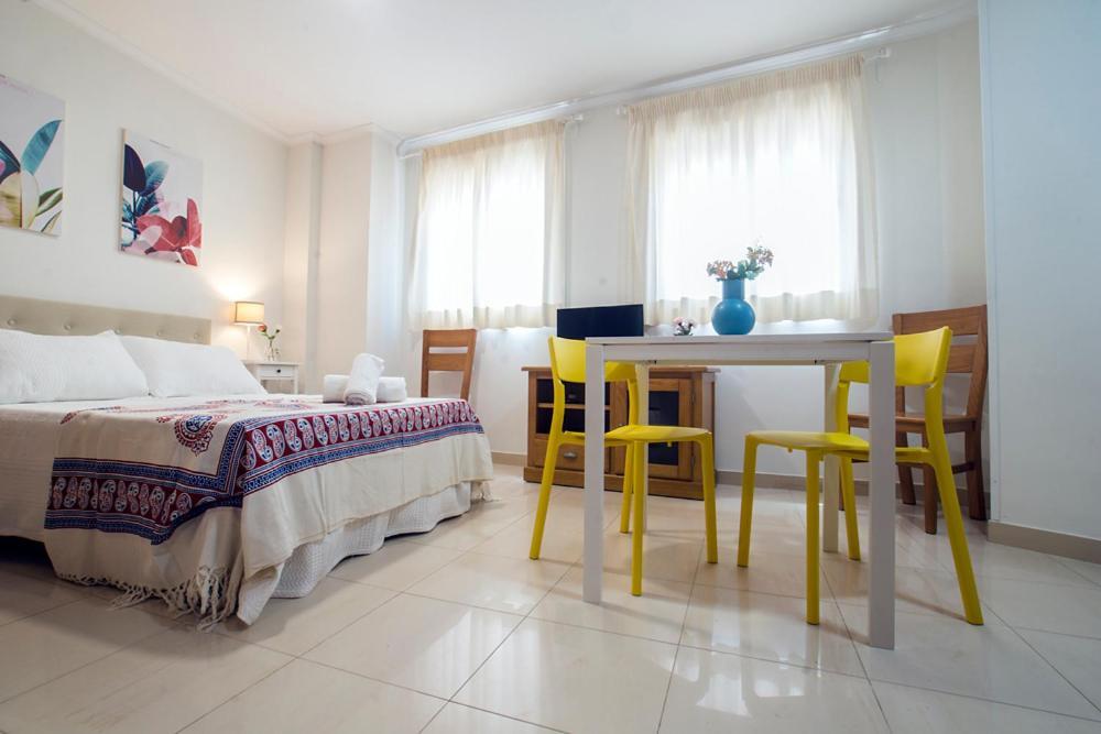 Apartamentos Amat - Only Adult - Playa El Bajondillo Torremolinos Eksteriør bilde
