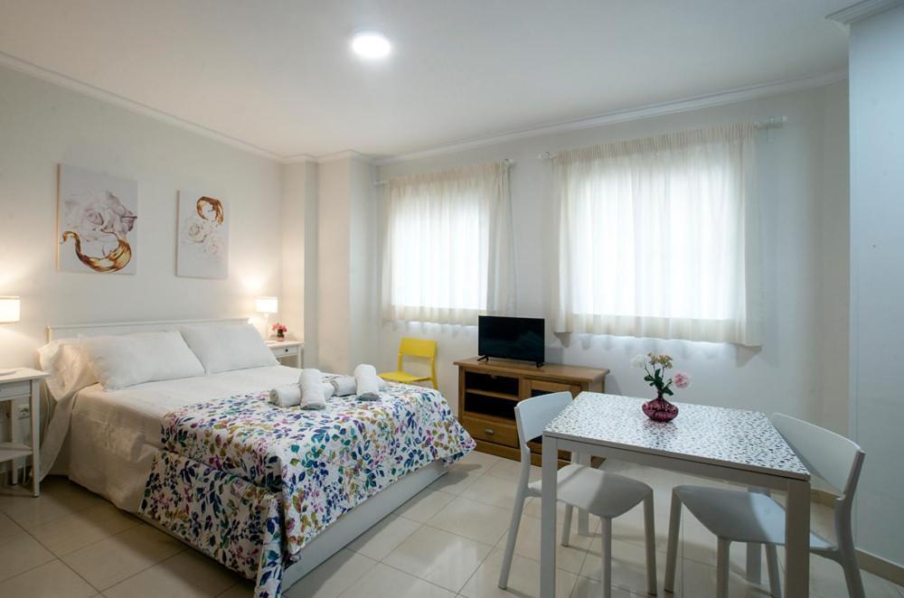 Apartamentos Amat - Only Adult - Playa El Bajondillo Torremolinos Eksteriør bilde
