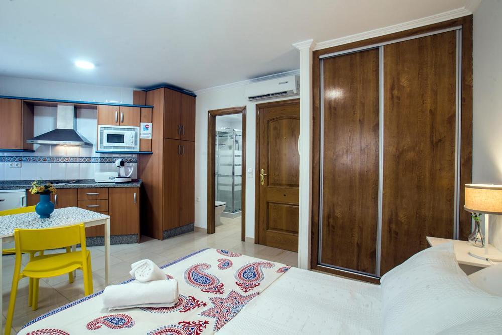 Apartamentos Amat - Only Adult - Playa El Bajondillo Torremolinos Eksteriør bilde